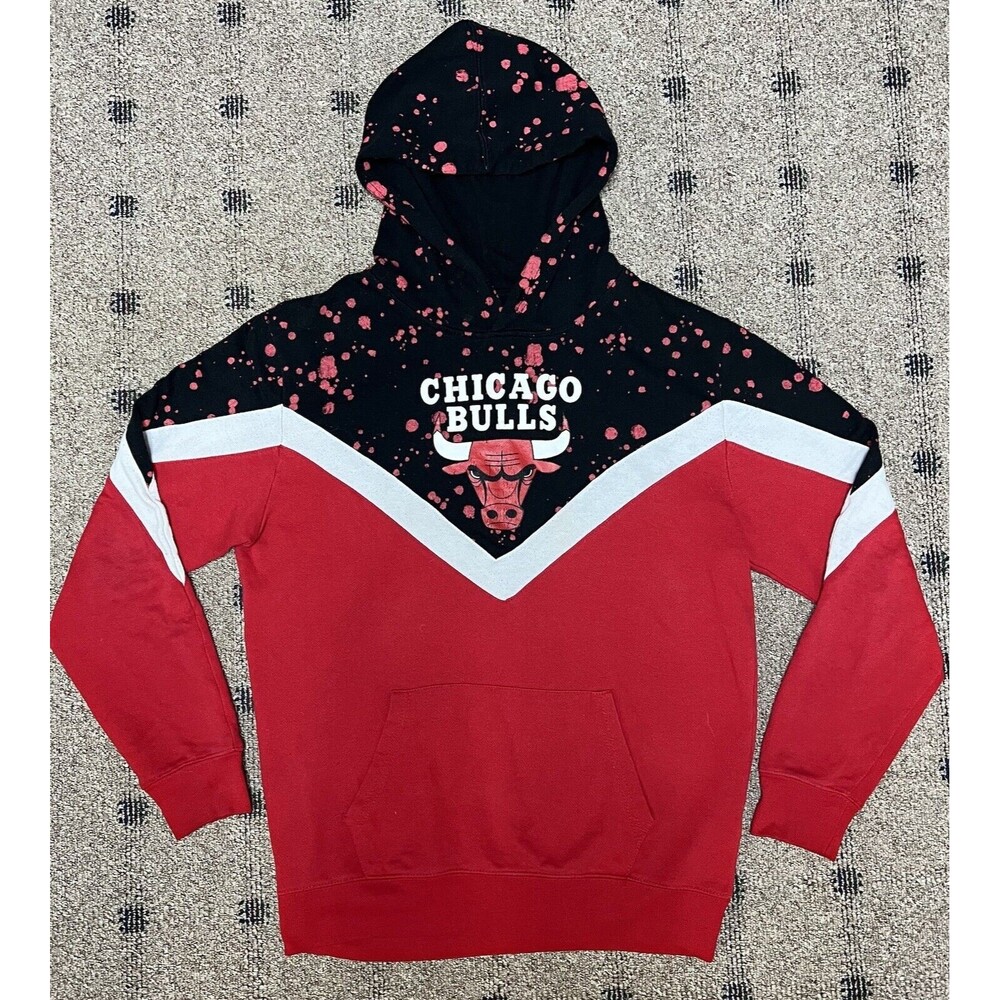 NBA Brand Chicago Bulls Paint Splatter Red, Black, White Hoodie Size M